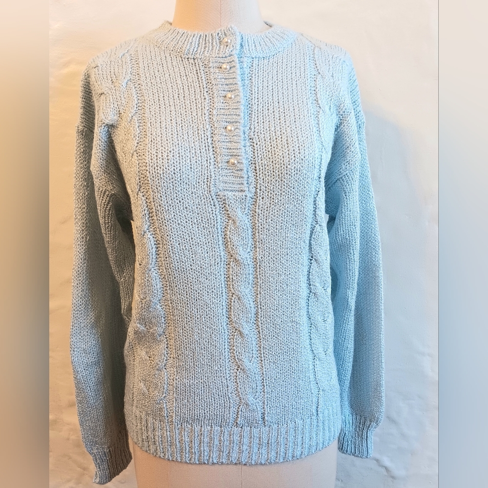 VTG baby blue pull on sweater w pearlescent buttons. Small. Sterling Harris